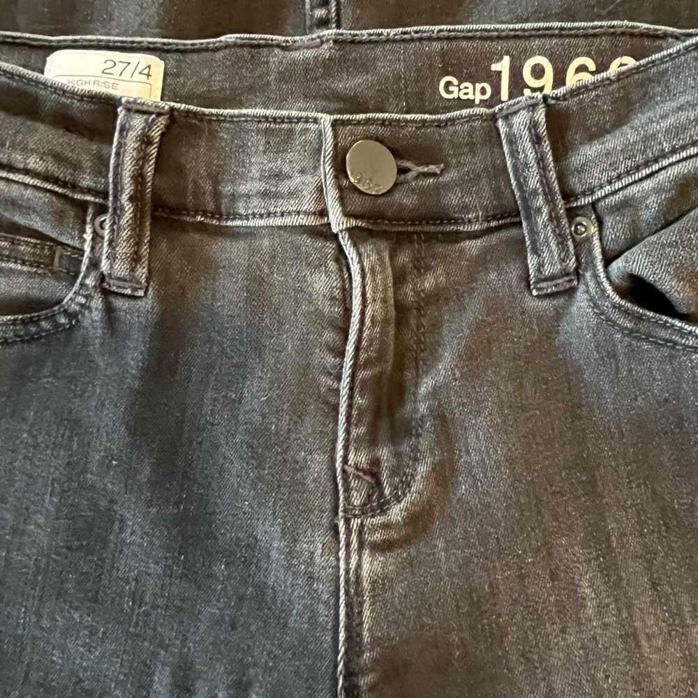 Gap High Rise Cropped Jean - Picture 3 of 9